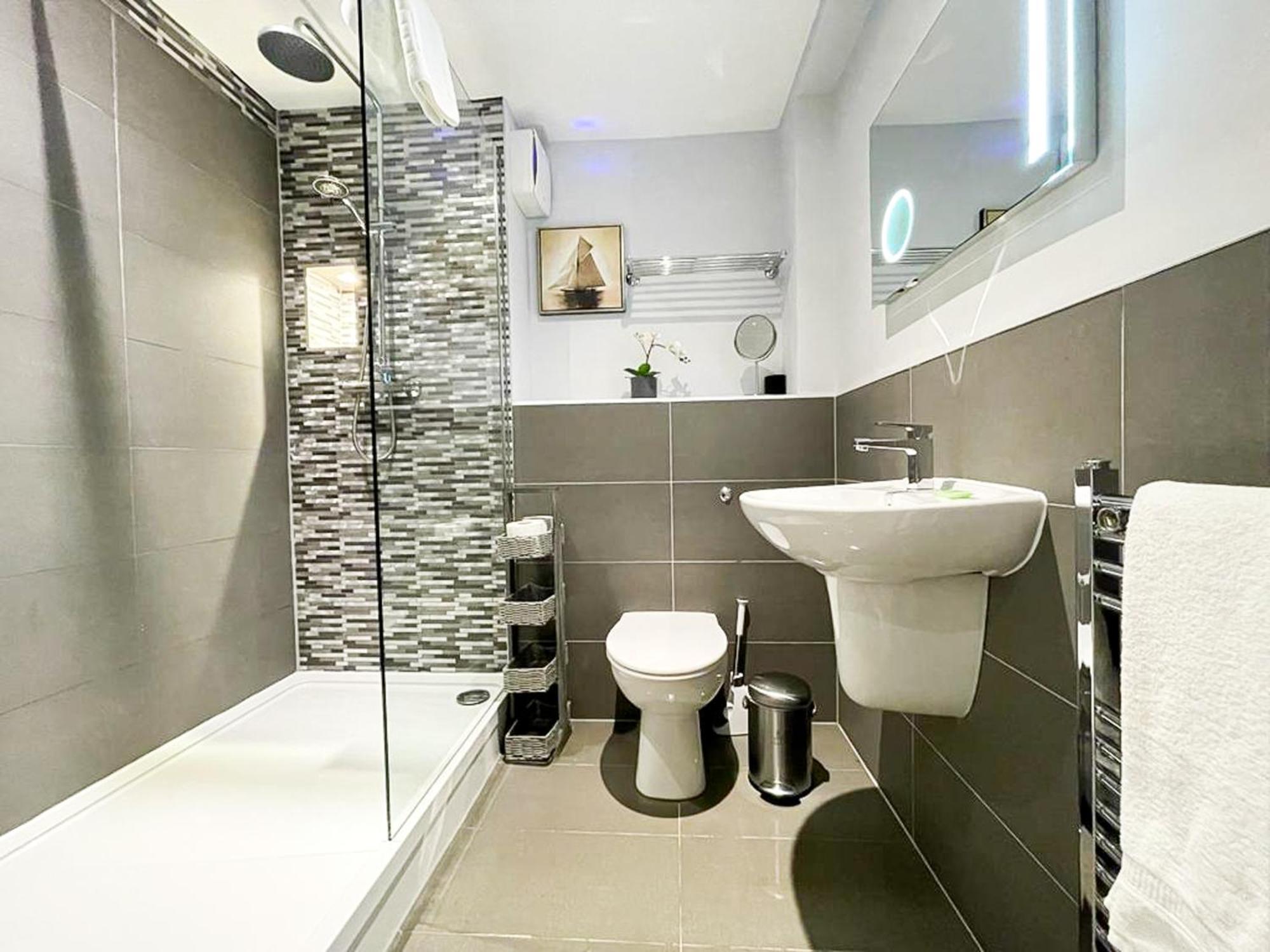 Modern 3 Bedroom Apartment, West End EDI Exterior foto